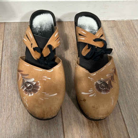 Painted Floral Leather Front Tie Clogs w black sole size 40 US 9 - Picture 6 of 17